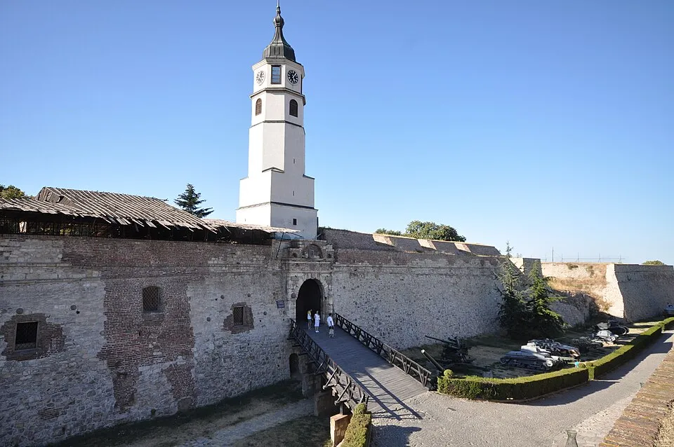 Die Festung Belgrad erhebt sich über dem Zusammenfluss von Save und Donau. Ihre Lage machte sie über Jahrhunderte zu einem der wichtigsten strategischen Orte des Balkans.