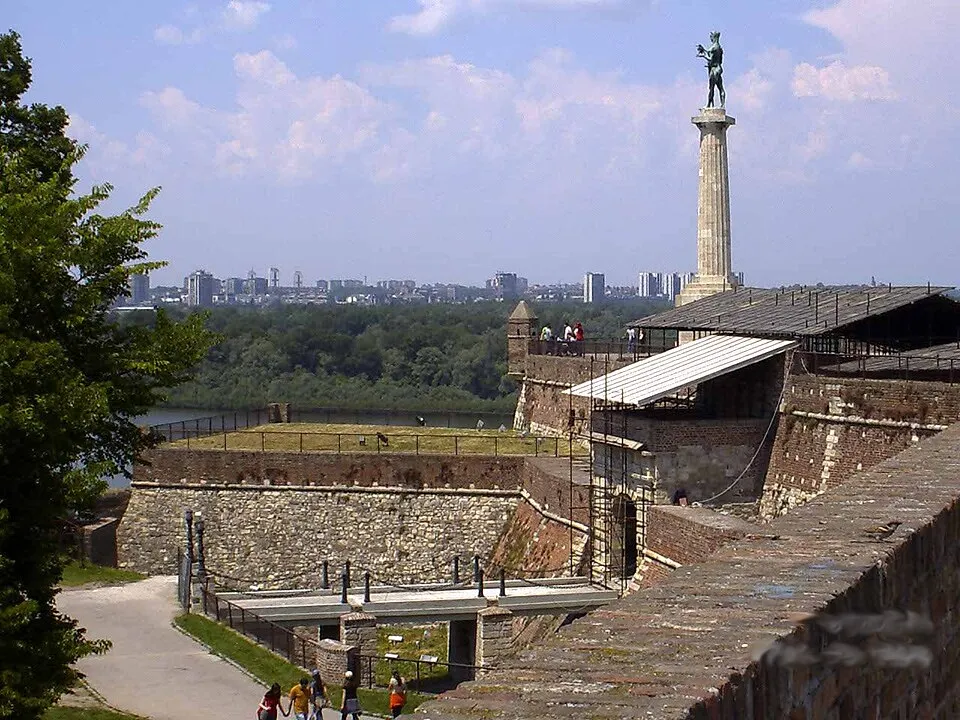 Das Pobednik Denkmal auf der Festung Belgrad ist heute eines der bekanntesten Wahrzeichen des Kalemegdan und erinnert an die lange militärische Geschichte des Ortes.