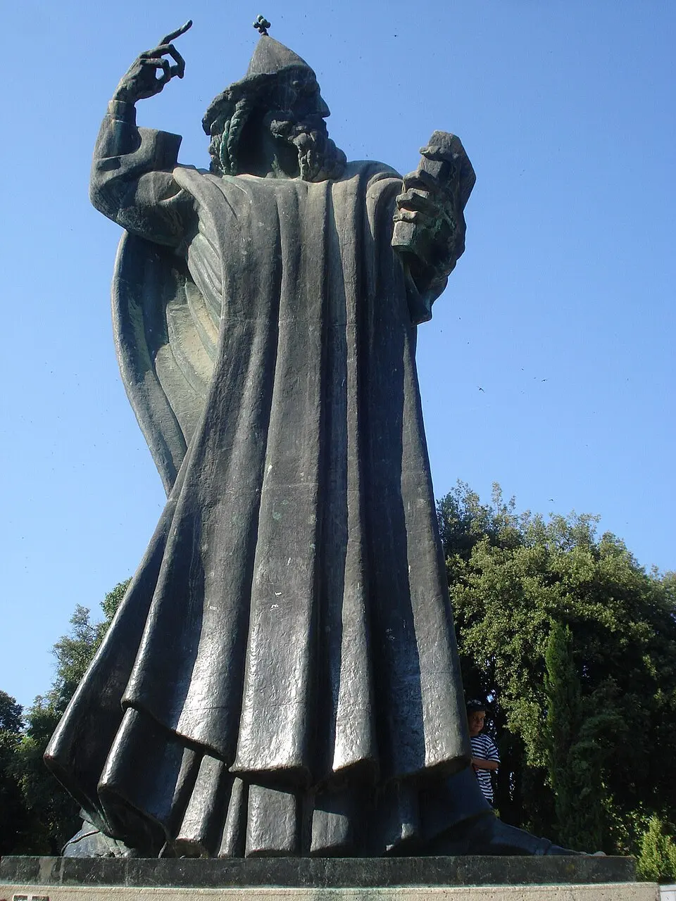 Statue von Gregor von Nin in Split. Die Kirchenfragen um Split, Nin und die slawische Liturgie waren ein wichtiger Teil der Zeit Tomislavs.