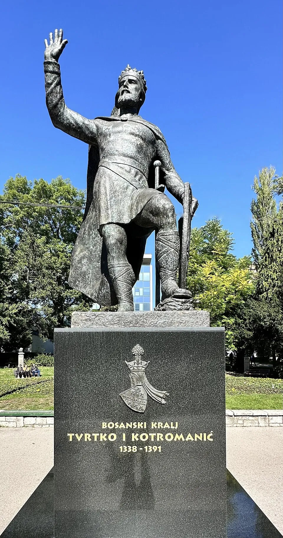 Standbild von König Tvrtko I. Kotromanić in Sarajevo. Das Motiv eignet sich gut als moderne visuelle Darstellung des bosnischen Königs.