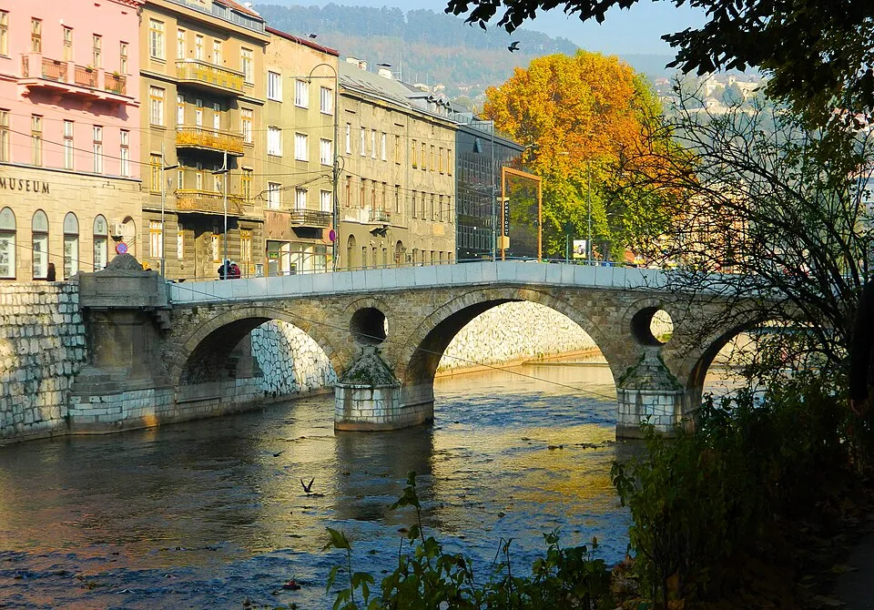 Die Lateinerbrücke in Sarajevo erinnert an das Attentat von 1914, das zum Funken einer bereits hoch angespannten europäischen Krise wurde.