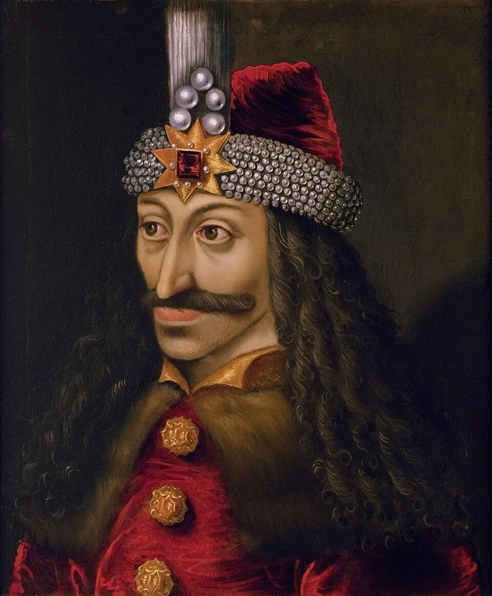 Ein bekanntes historisches Porträt Vlad Drăculeas zeigt den Fürsten der Walachei, der später zur Vorlage des Dracula Mythos wurde.