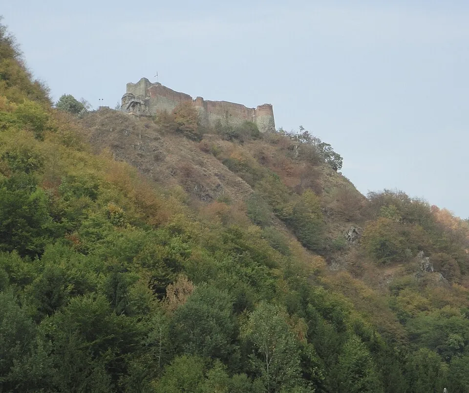 Die Ruinen der Festung Poenari werden eng mit Vlad Drăculea verbunden und stehen für seine Herrschaft in der Walachei.