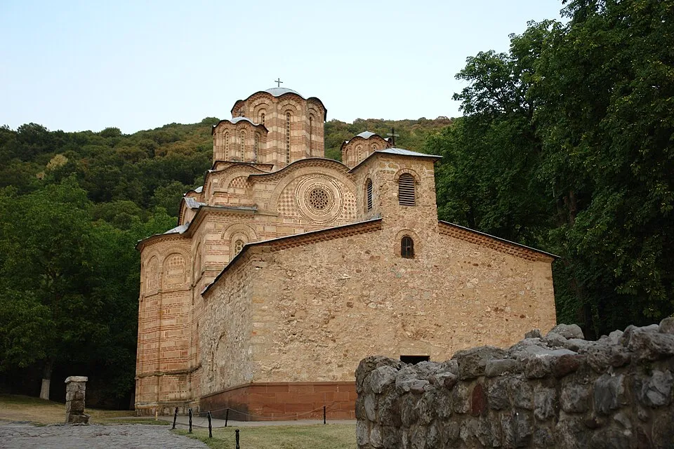 Das Kloster Ravanica wurde eng mit Lazar Hrebeljanović verbunden und wurde zu einem zentralen Ort seiner Erinnerung.